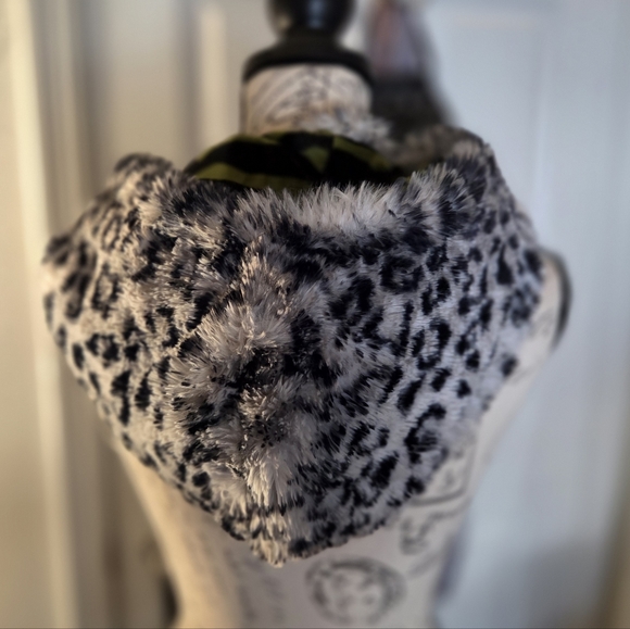 Faux Fur Reversible Rave Hood - Picture 6 of 10
